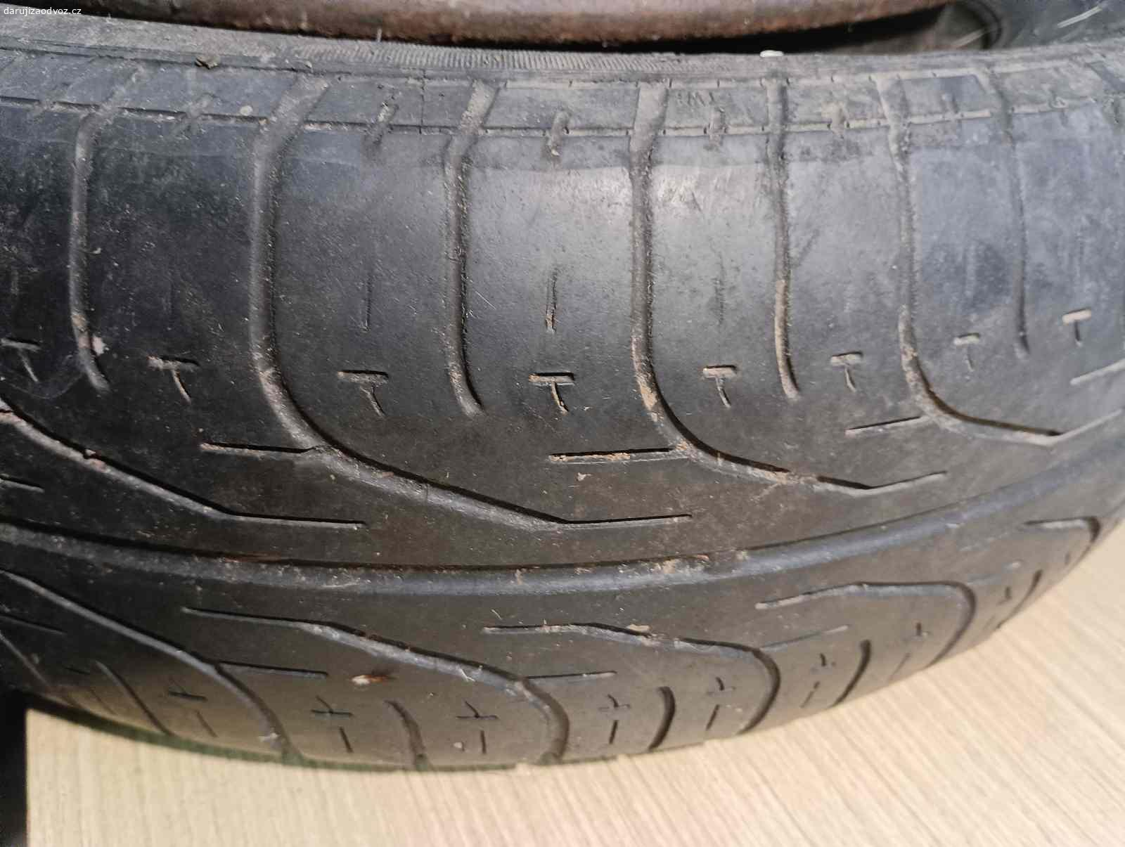 1 kus pneumatika Pirelli P6000. O pneumatikách nic nevím. Pozůstatek po předchozím nájemníkovi