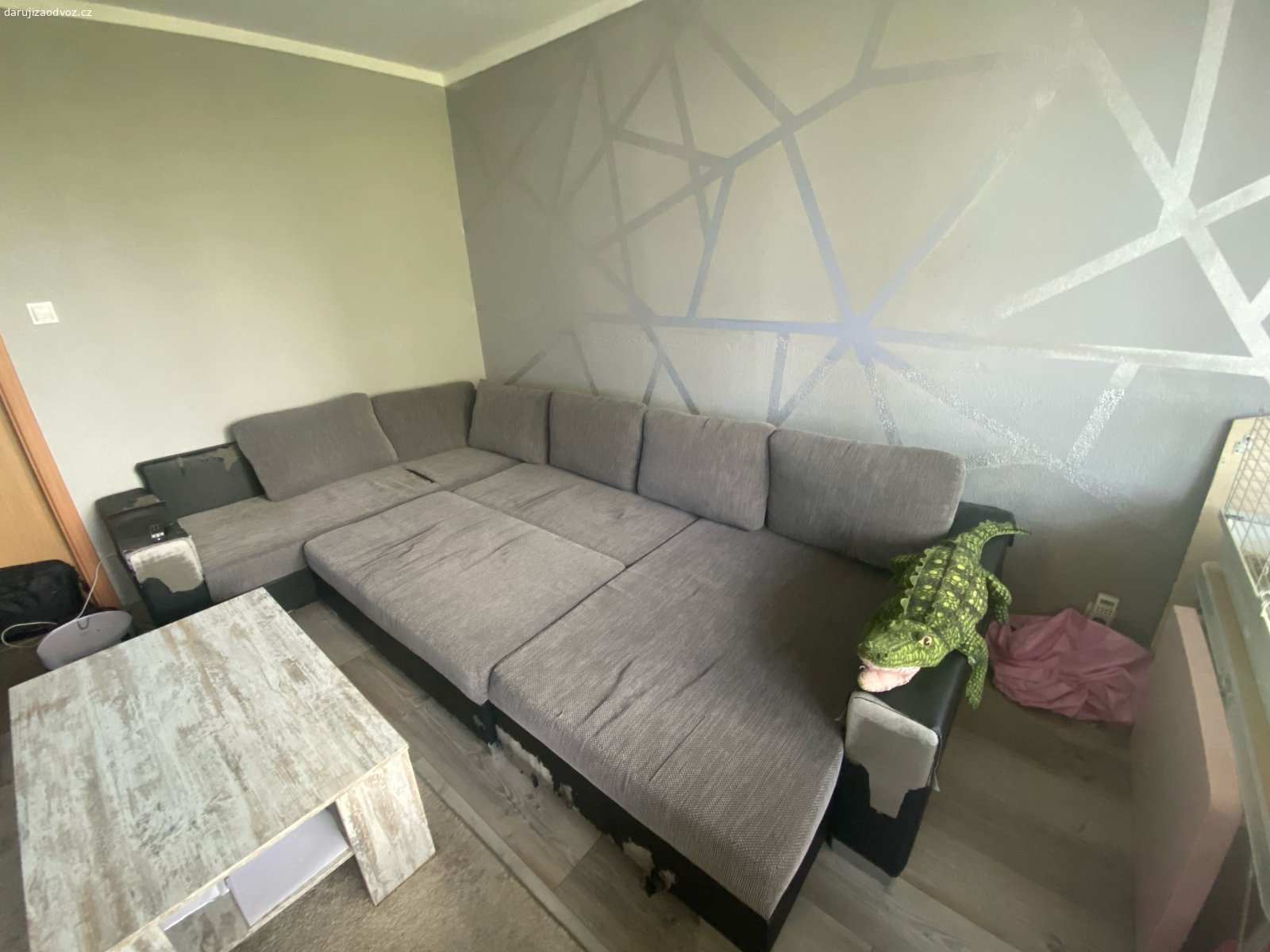 12 let stara sedačka. rozměry 3,15m X 2,20 m 
třeba se někomu bude hodit například na zahradu a podobně

lokalita Děčín