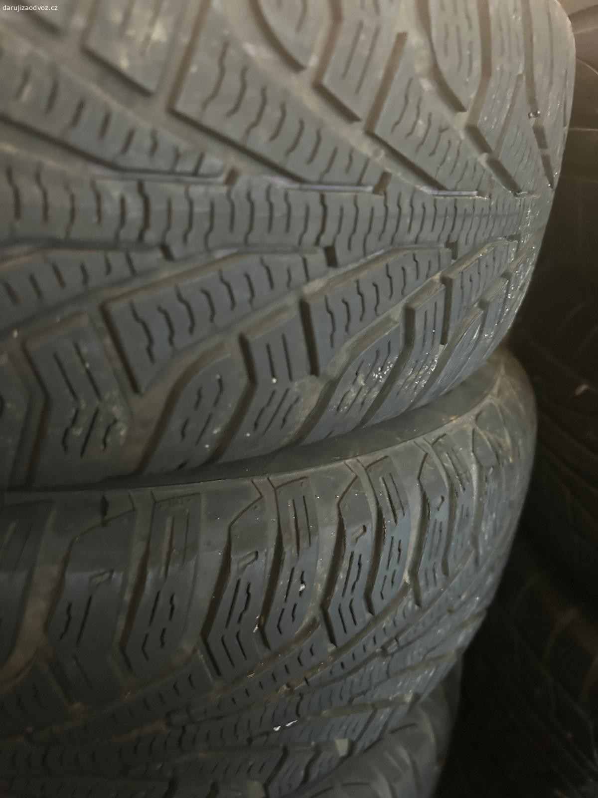 185/70 R14 Uniroyal. daruji za odvoz starší ráfky a pneu 2016 ,kola od Honda Accord 98r, vzorek pneu ještě vypadá moc hezky