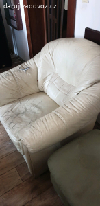 2 kožená křesla a stolička pod nohy