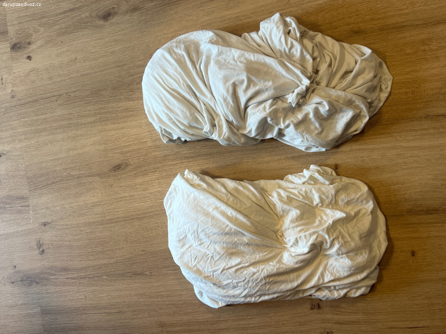 2 prostěradla na dvoupostel
