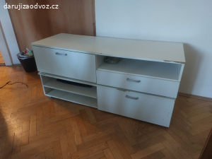 2 skříňky vhodné např. do obýváku