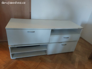 2 skříňky vhodné např. do obýváku