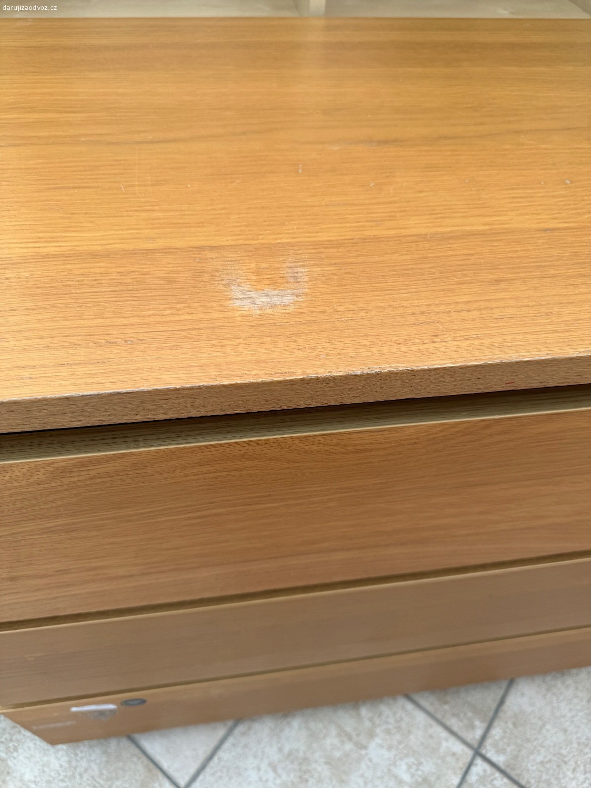2 x komoda Malm Ikea. Jedna má 3 a druhá 4 šuplíky. 

Šířka: 80
Výška: 77,5 a druhá 100,5
Hloubka: 48

Stav viz foto.
Ideálně obě najednou. 
Nerezervuji, osobní odběr v Roudnici nad Labem

Ovoce nebo mlska pro děti potěší, ale není podmínkou.