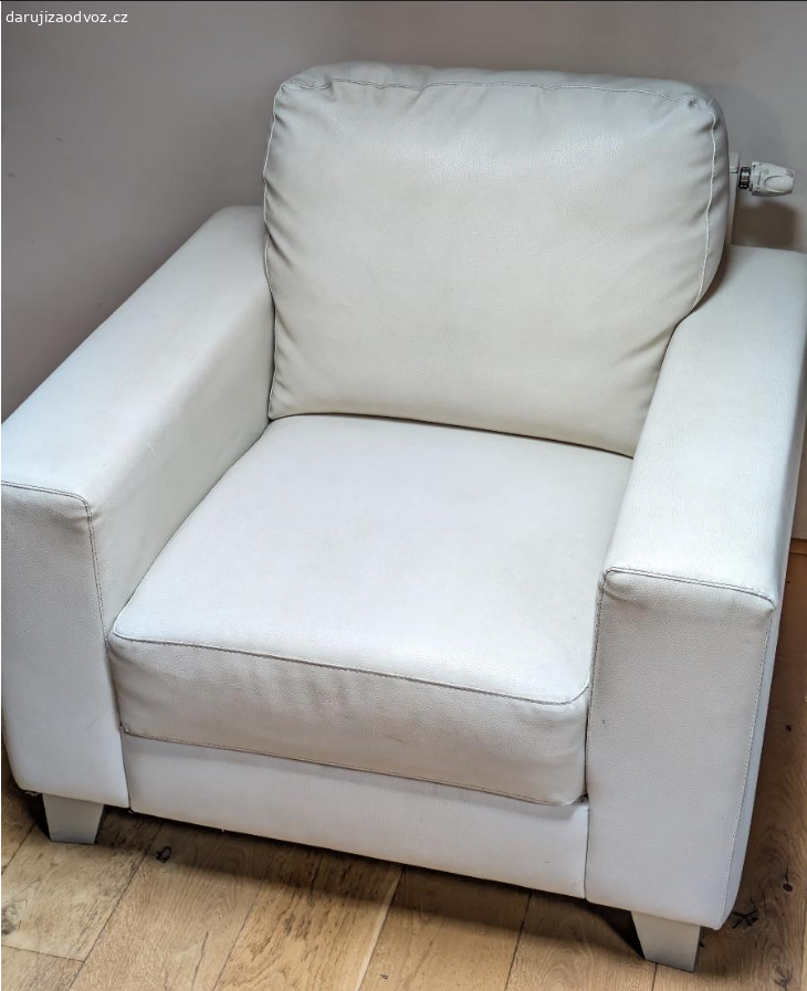 2x Křesla z umělé kůže. Dvě křesla z umělé kůže.
Šířka: 93,5 cm
Hloubka: 88 cm
Výška: 84 cm