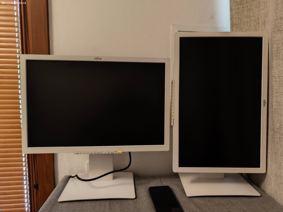 2x LED monitor Fujitsu B22W-7