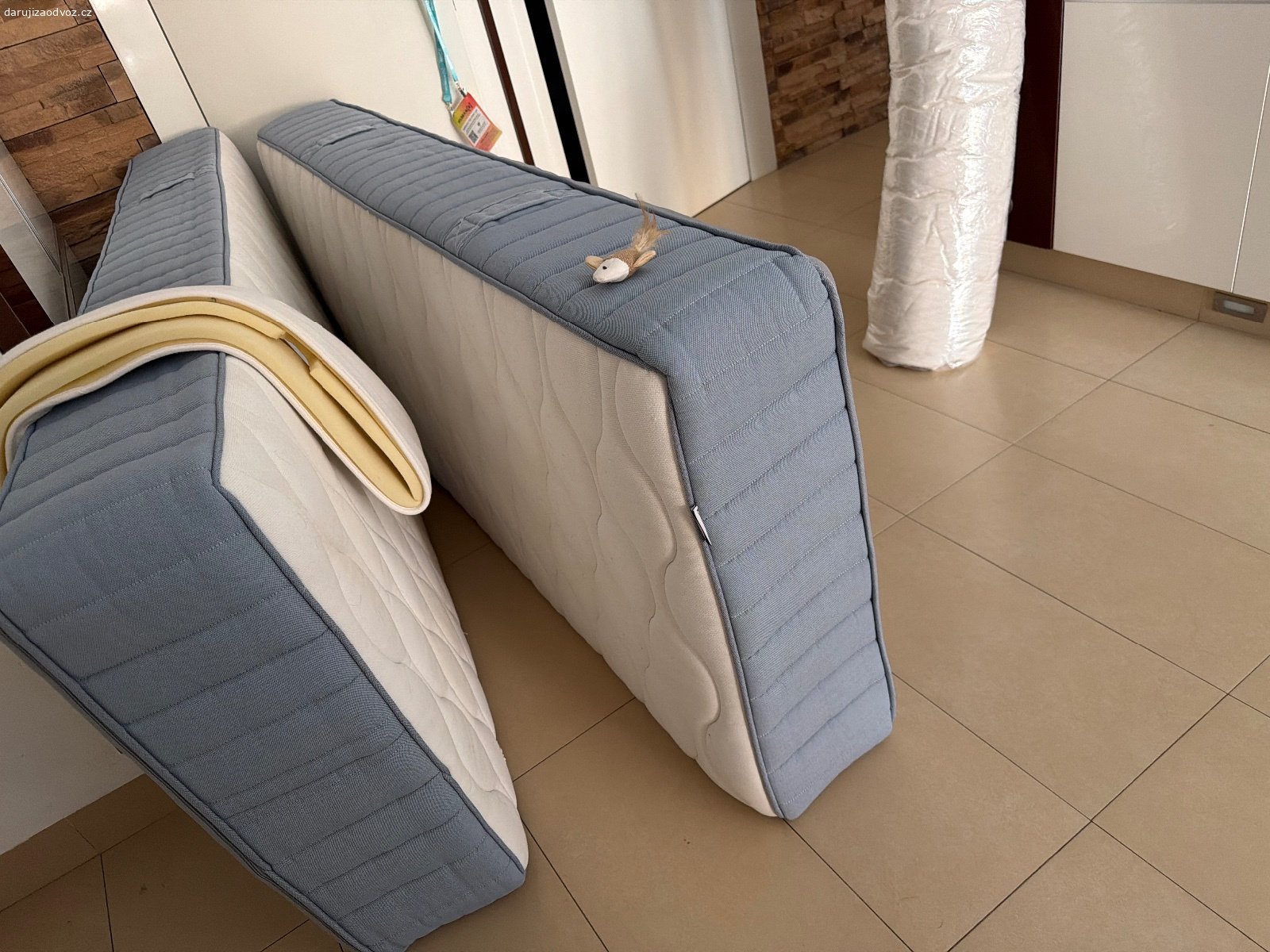 2x matrace Ikea 80x200 (160x200). Dobry den, dam za odvoz dve matrace Ikea (dohromady 160x200), nedavno parne cistene a moc pohodlne (koupil jsem si jednu celistvou). Vymenou za odvoz starych prazdnych krabic od ruznych pristroju atp. Mozno dnes, P6
