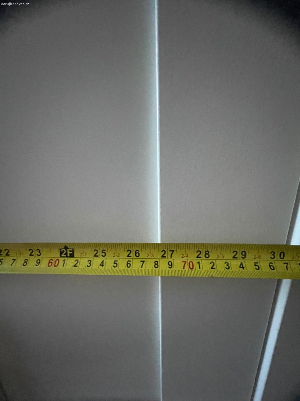 2x skříň za odvoz. 2x skříň za odvoz, pár dětských samolepek, dají se však sundat, stav viz.fota