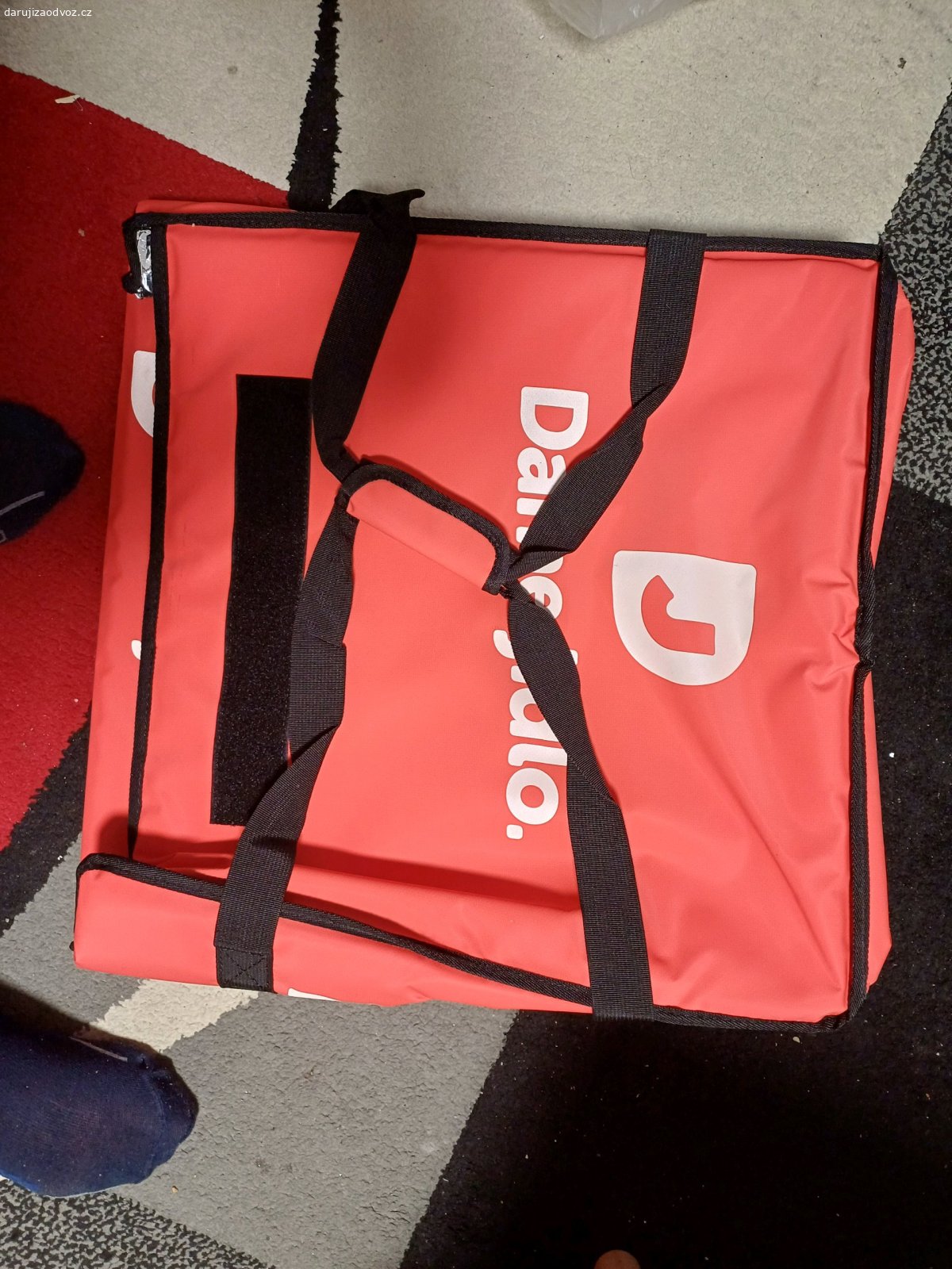 2x thermo taska. Daruji dve thermo tašky. 1x velká na pizzu a druhá menší na vše ostatní. Obě dve nové a nepoužité.

Rozpustné kafe potěší není však podmínkou.

Vyzvednutí po domluvě v Holešově.