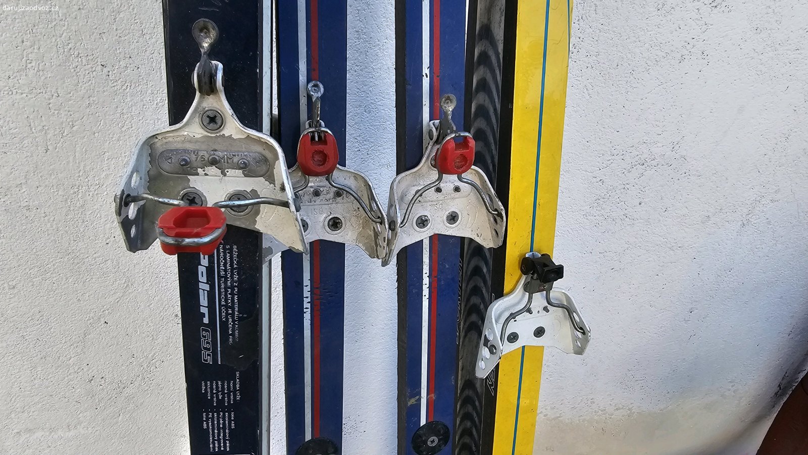 3 páry retro běžek za odvoz. Artis Polar cca 200 cm,  Cross by Pale Austria cca 195 cm a Sporten Laser cca 175 cm. Bez bot. Osobni odběr Škvorec (Praha východ). Preferuji zájemce o všechny 3 páry najednou. Stav dle foto (často používané).