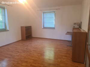 350 m² laminátové podlahy (demontáž a odběr VŠEHO)