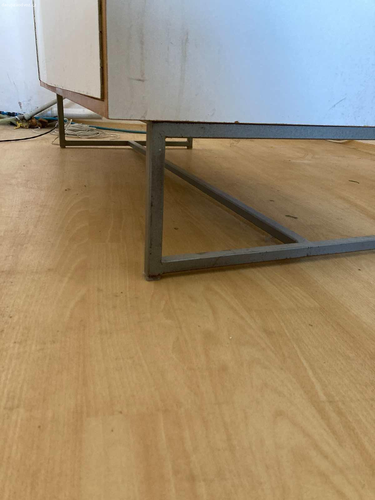 3x skříně/komody do dílny, skladu nebo garáže. Zachovalé bílé skříně/komody do dílny, garáže nebo skladu. Těžké dřevo, stabilní kovový podstavec.
Skříně jsou celkem tři.

Š121 V90 H50

Skříně nebudou rozebrané, buď odvoz v celku či vlastní rozmontování.