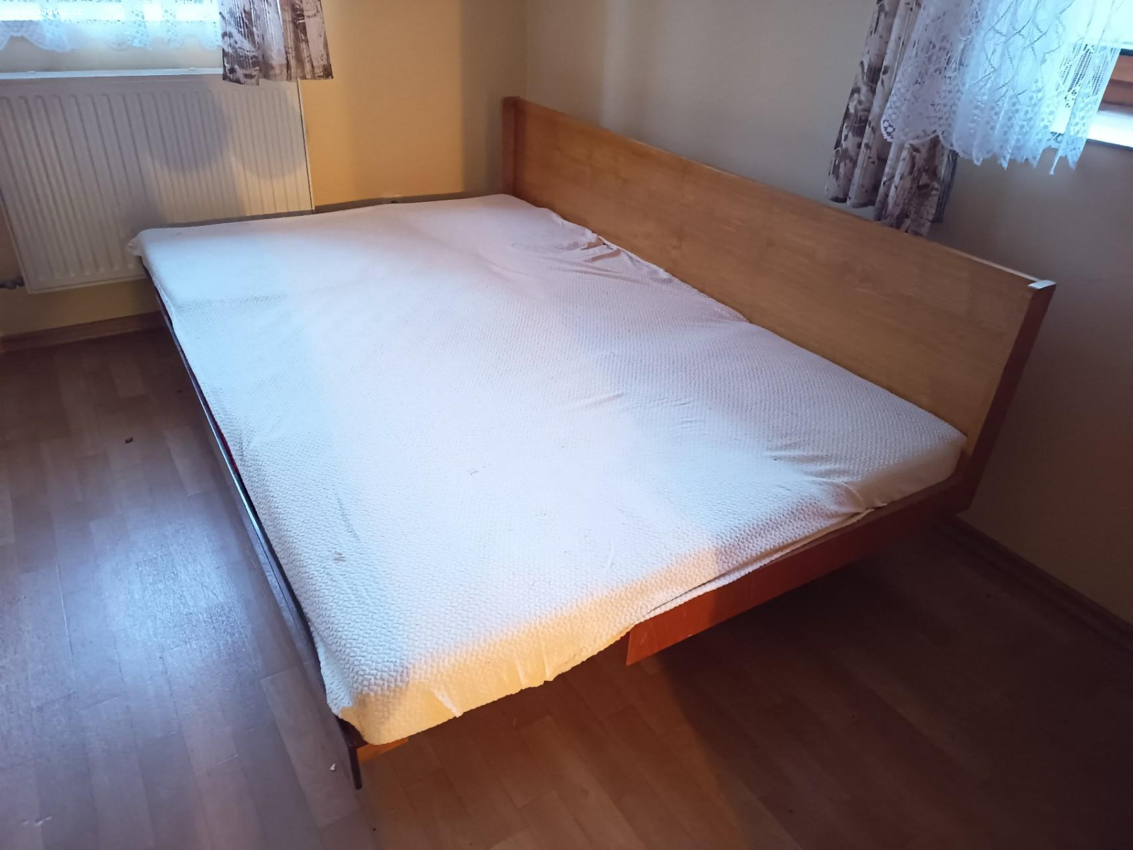 Daruji nábytek. Nábytek po rodičích daruji za odvoz.