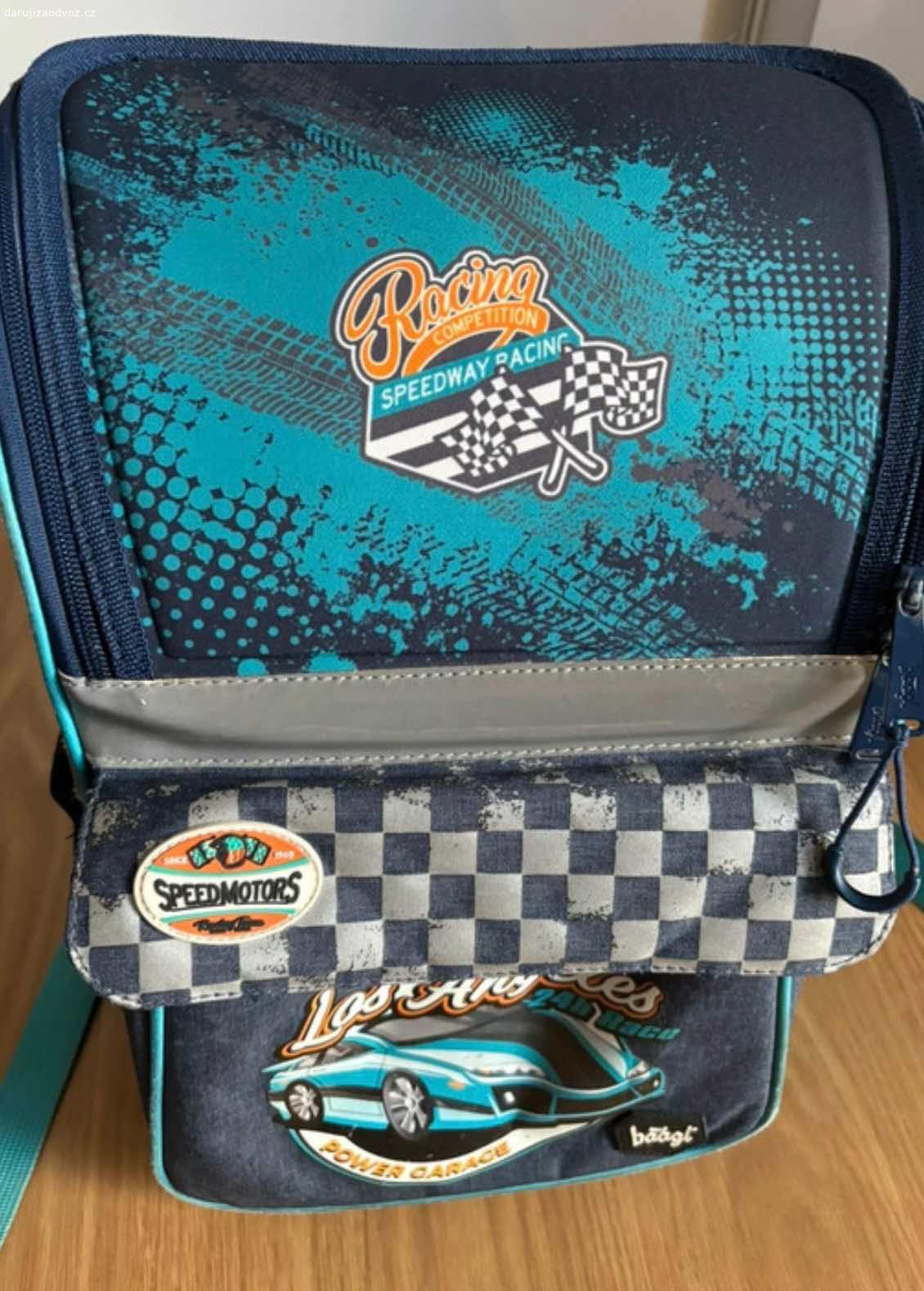 Aktovka. Daruji aktovku Baagl vhodné od 1 třídy. 
Opravované ramenní popruhy, jinak bez vad.