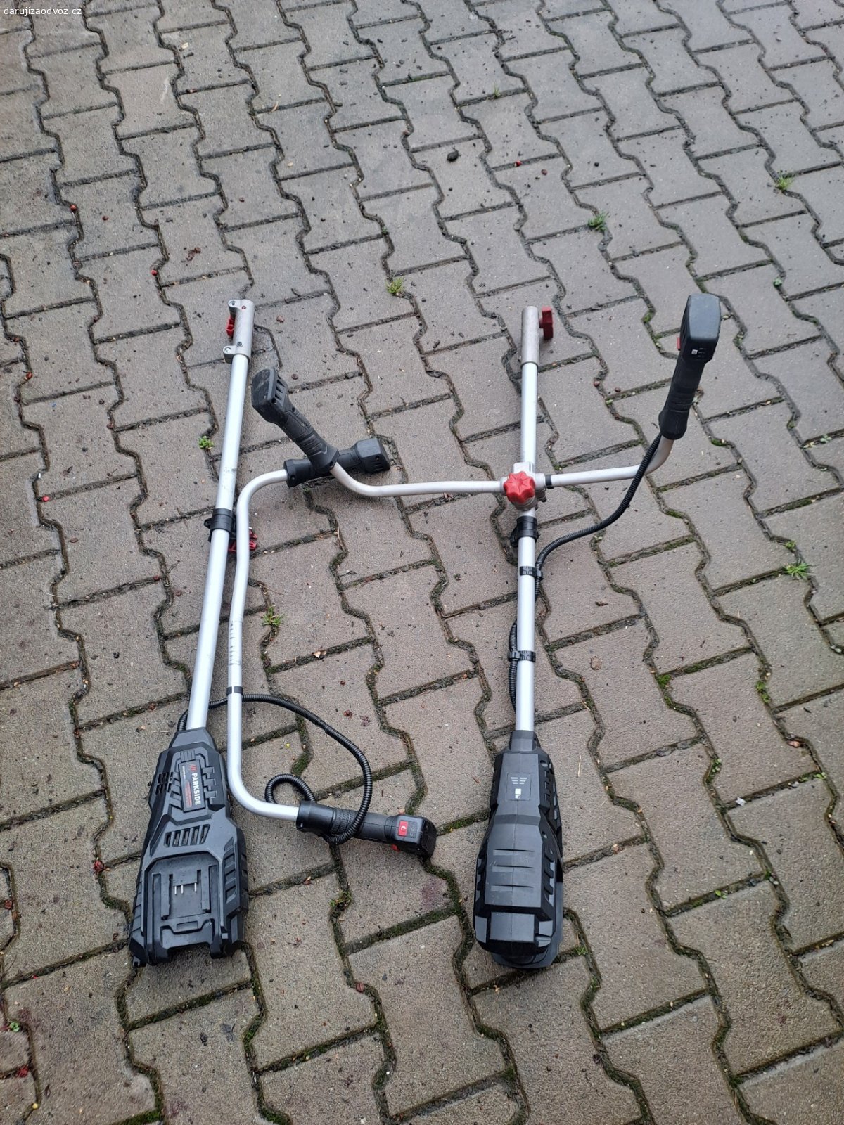 aku křovinořez. daruji 2x aku křovinořez Perkside. Motory jsou funkční, ale nejdou spustil
