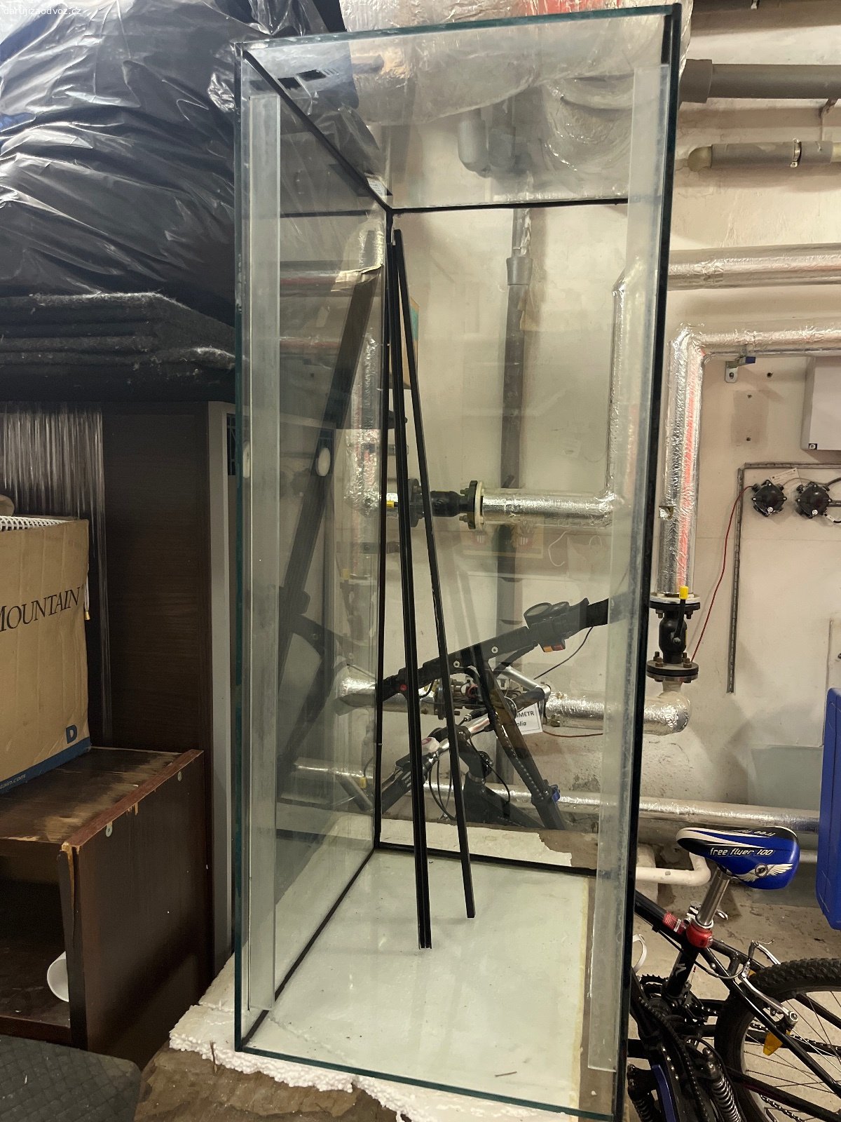 Akvarium 200l 100x50x40. Pouzivane akvarium, tesni, 200l
D 100cm V 50cm H 40cm

K odvozu ve vecernich hodinach