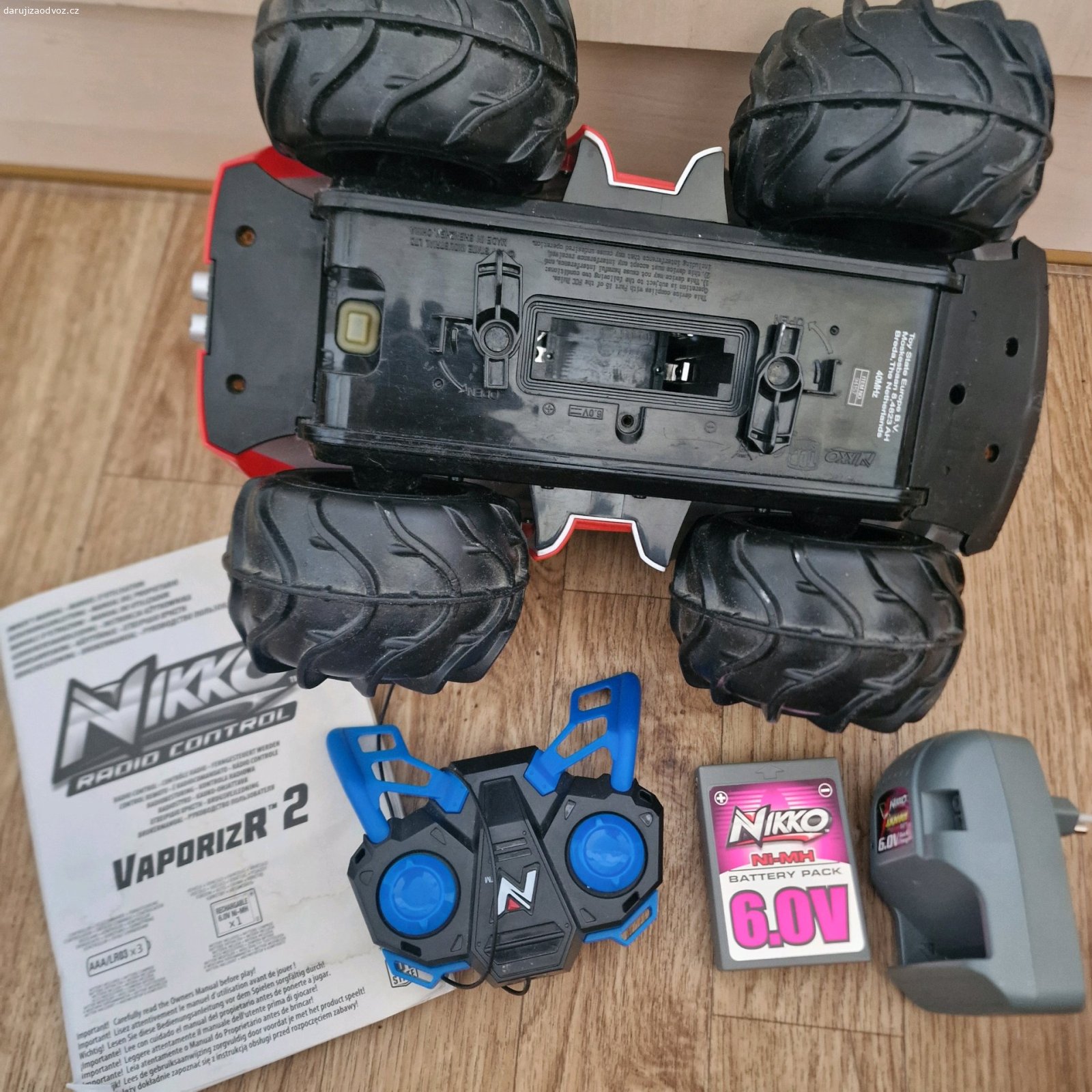 Auto na ovládání VaporizR 2. Za odvoz auto na ovládání.Baterka je jiz vybitá.Chybí nám spodní kryt na baterii.K vyzvednutí P9, Prosek.