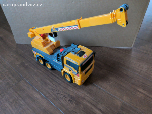 Autojeřáb s hydraulickým ramenem