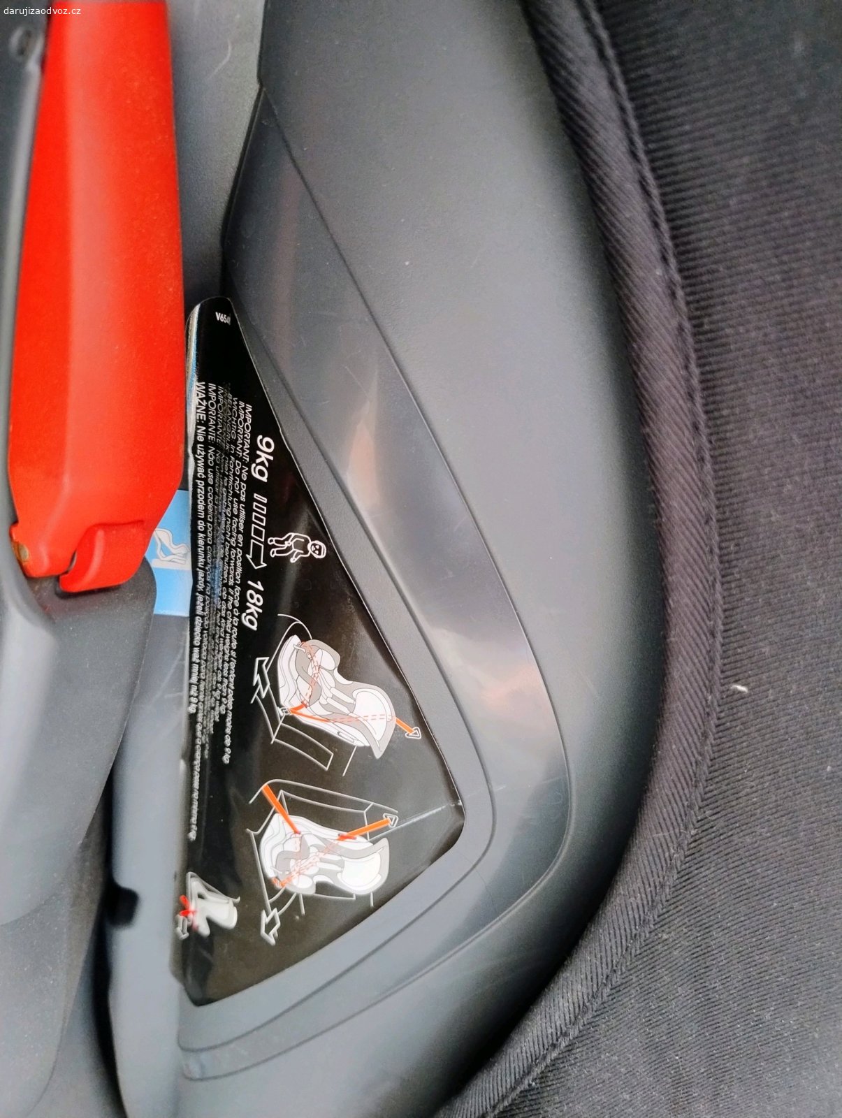 Autosedačka 9-18kg. vyprané potahy. V pěkném stavu.
pri sundávání potahu jsme někam zašily plechové zarážky od pásů.
šikula zauzluje a nebo si dodělá, resp. sežene