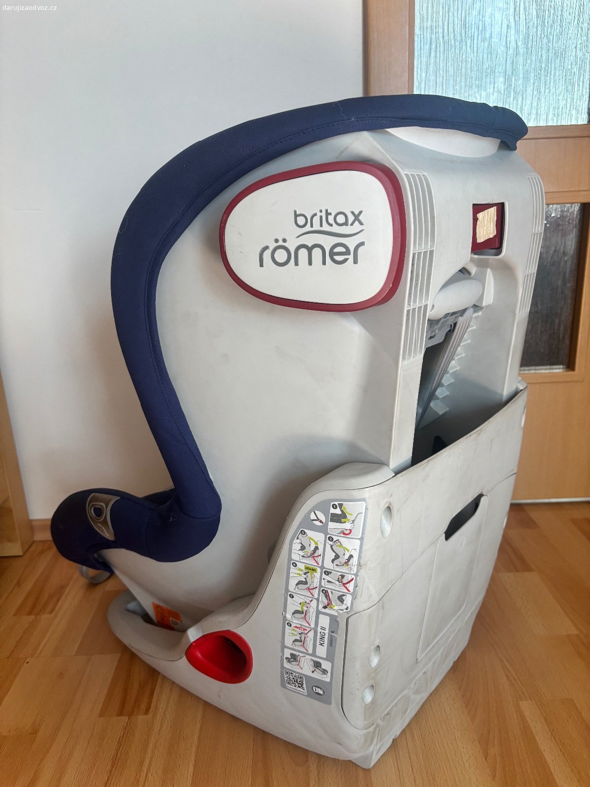 Autosedačka Britax römer KING II, 9 - 18kg. Daruji autosedačku Britax römer KING II, 9 - 18 kg (cca od 9 měsíců do 4 let dítěte), BEZ ISOFIXu, pětibodový pás ... už má něco za sebou, používali jsme v druhém vozidle. Pouze osobní předání ve Zvoli u Prahy.