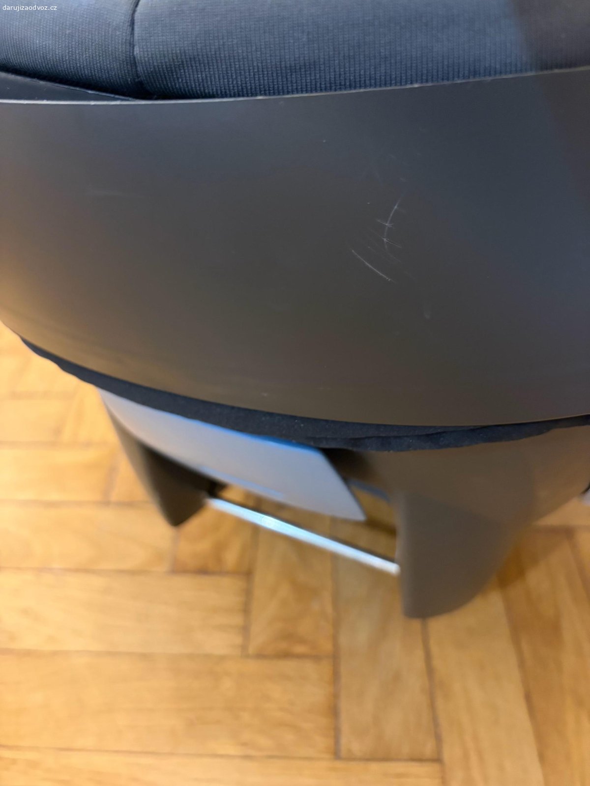 autosedačka cybex + isofix. ráda daruji autosedacku cybex s isofixem, po dvou dětech, expirace je (asi) 5-7 let, mame ji tak 4,5 let, tak ji určitě ještě někdo na rok (jedno dítě) využije. prosím, jen vážné zájemce, co čekají nebo mají malé miminko. praha 3, děkuji.
