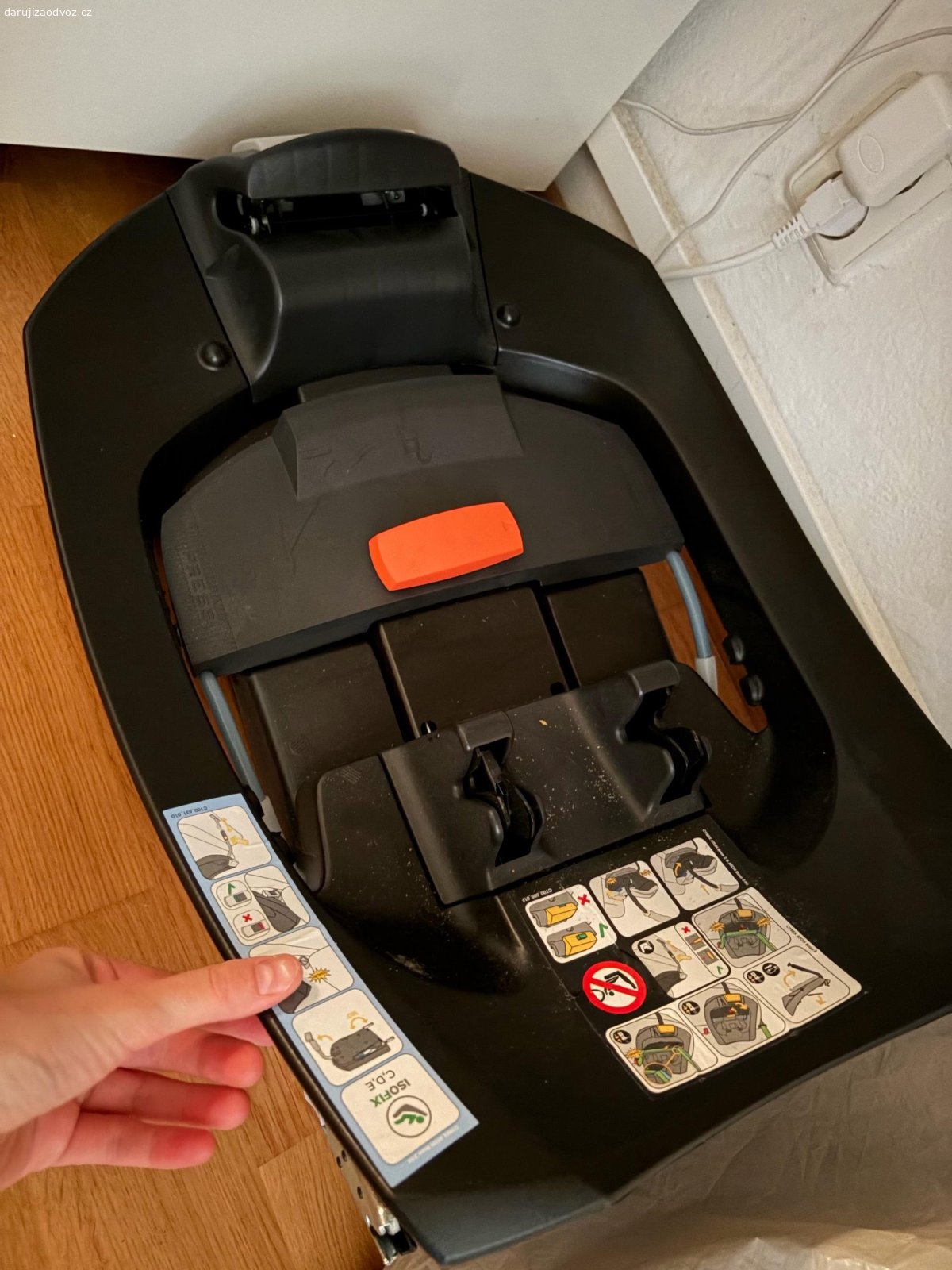 autosedačka cybex + isofix. ráda daruji autosedacku cybex s isofixem, po dvou dětech, expirace je (asi) 5-7 let, mame ji tak 4,5 let, tak ji určitě ještě někdo na rok (jedno dítě) využije. prosím, jen vážné zájemce, co čekají nebo mají malé miminko. praha 3, děkuji.