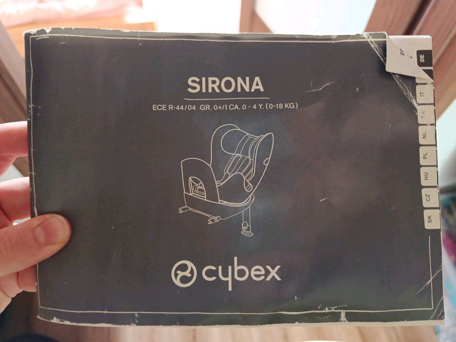 Autosedačka Cybex. daruji, pro dítě 0-18kg, s Isofixem (nutné mít v autě mezi sedadly nástavce - mají je auta po r. výroby 2004), potahy pratelné