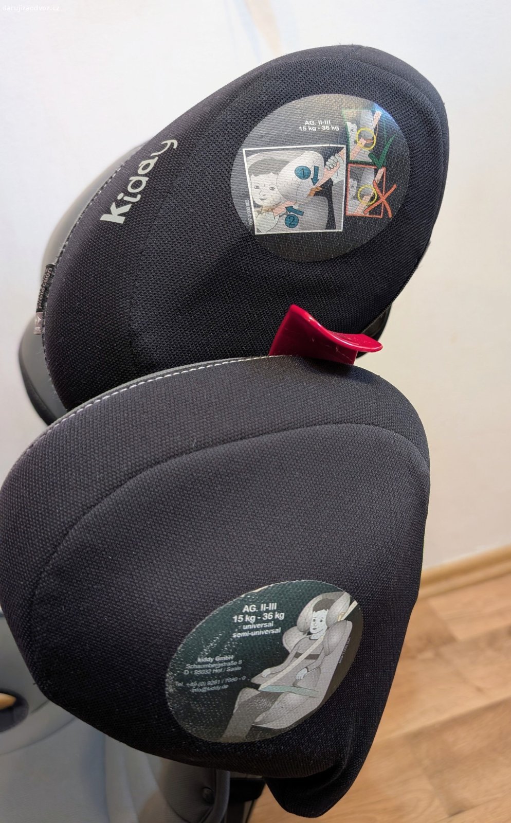 Autosedačka Kiddy 15-36kg. Daruji dětskou autosedačku Kiddy skupiny II/III pro hmotnost 15-36kg. 

Nese známky používání, avšak pouze kosmetického rázu.
Nekuřácká rodina.