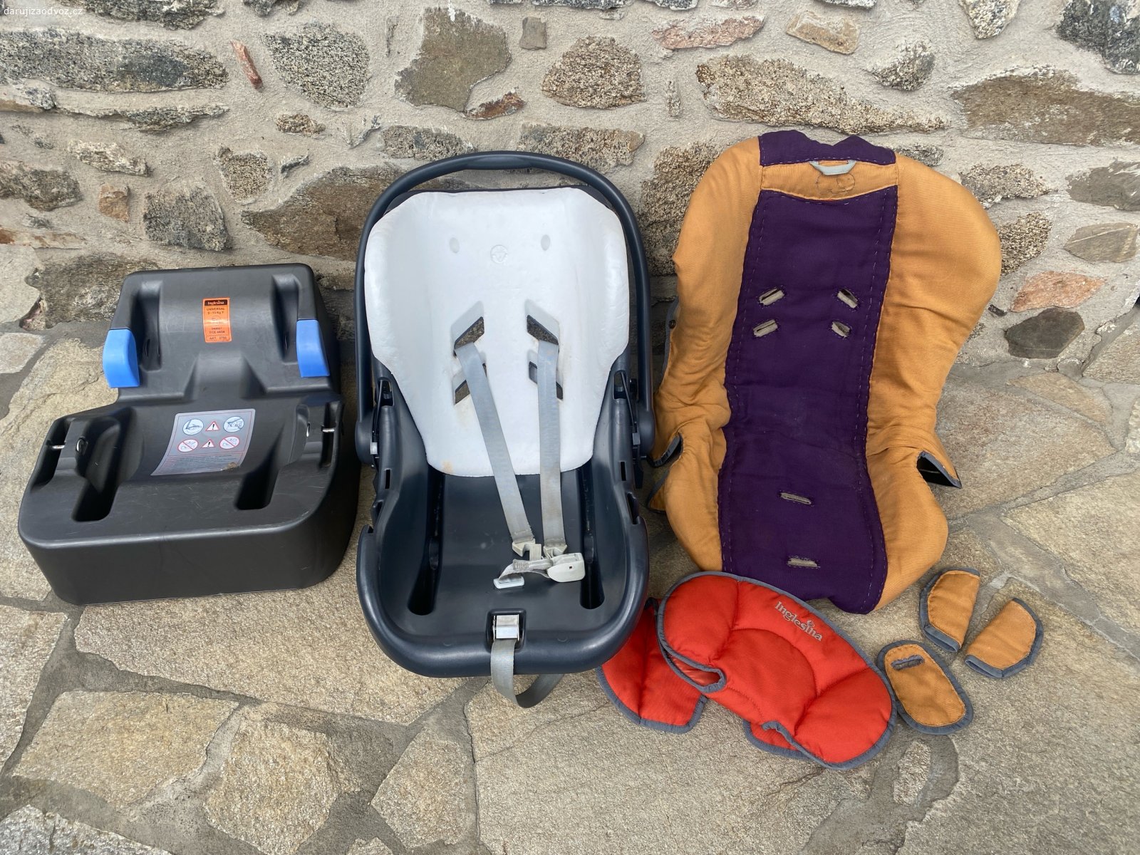 Autosedačka pro miminko 0-13kg. Daruji autosedačku. Ručně šitý fialovo-béžový potah a vyšitý sloník.