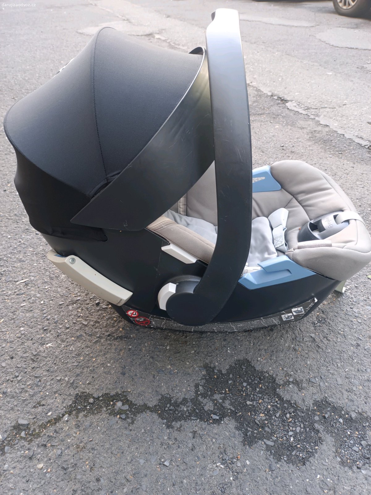 Autosedačka vajíčko Cybex Aton 5. Vajíčko sedačka do auta 0-13 kg. Cybex Aton 5. Je plně funkční, nebourané, nekuřácké auto.
Jen bude potřeba vyprat potahy:)
K předání Praha 10 Skalka.