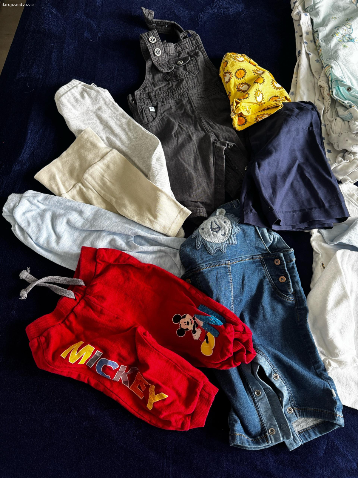 Balík dětského oblečení 52-68vel. vše co vidíte na fotce 
body s dl.i krát. rukavem, 
spací pytel
kalhoty, polštářky, pyžámka, punčochy, mikči, kraťasy, bridáčky, plíny, ponožky, trička,…
osobní předání - prosim si dvě coly zero anebo zásilkovna komplet se zabalením 150,-