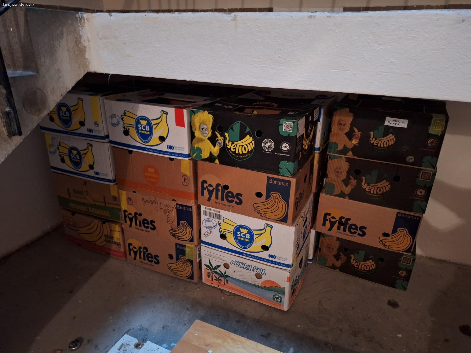 Banánové krabice. Dobrý den, daruji banánové krabice za odvoz. 28ks. Zůstalo po stěhování.