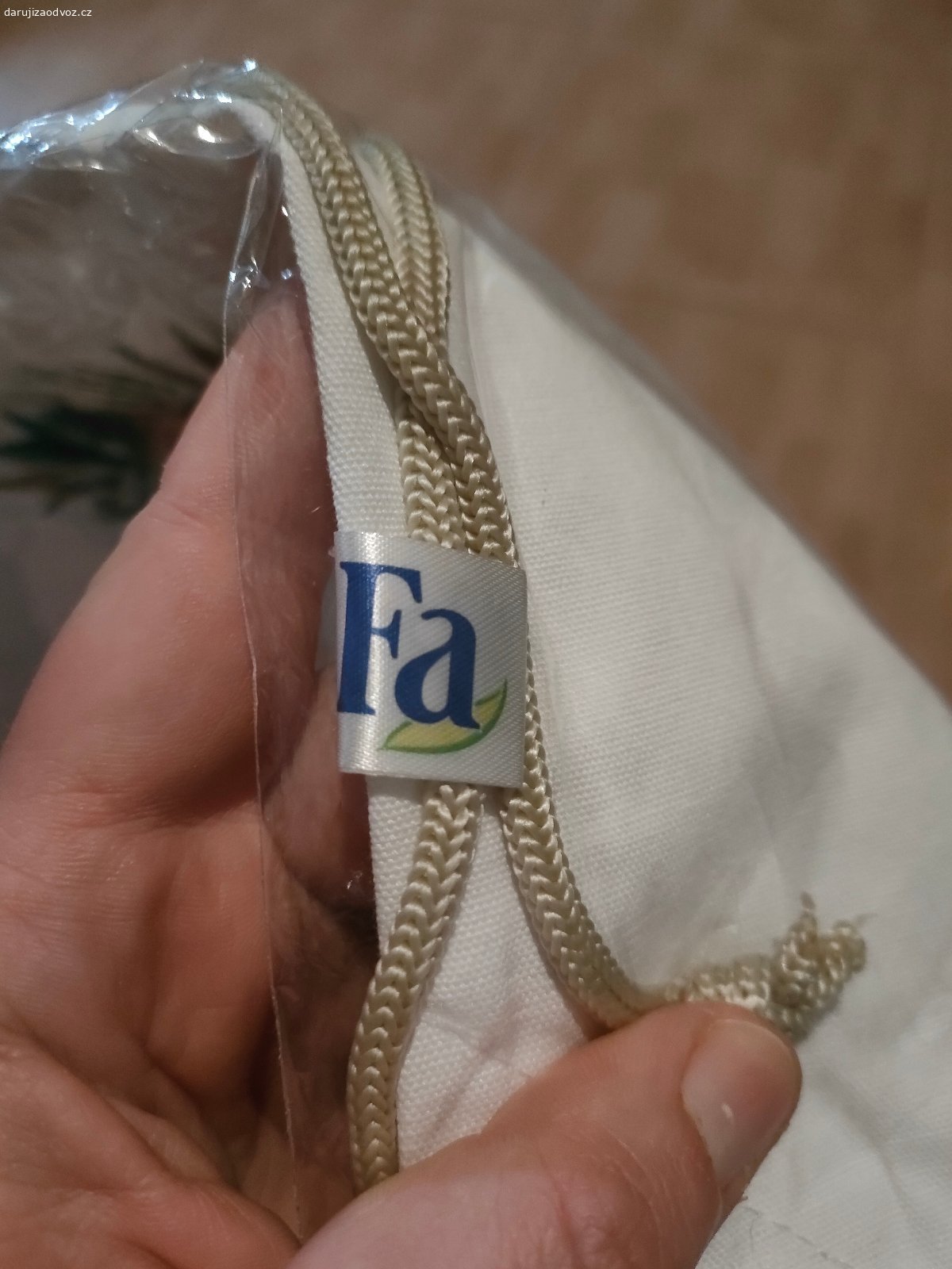Barevný batoh na šňůrky zn. Fa. Daruji, nový