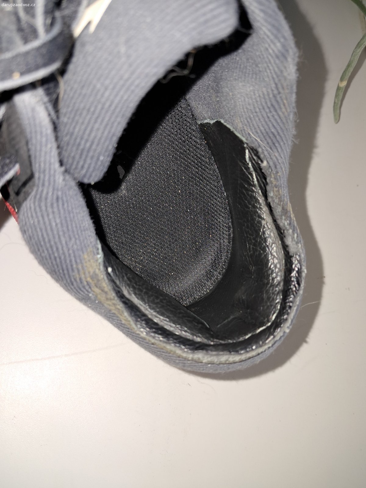 Běžecké boty vel. 42 (s opravenou patou). Asics wave ultima 11 - Pata je vyspravená kůží, může být proto nepatrně těsnější, jinak bez poškození, pouze mírné opotřebení