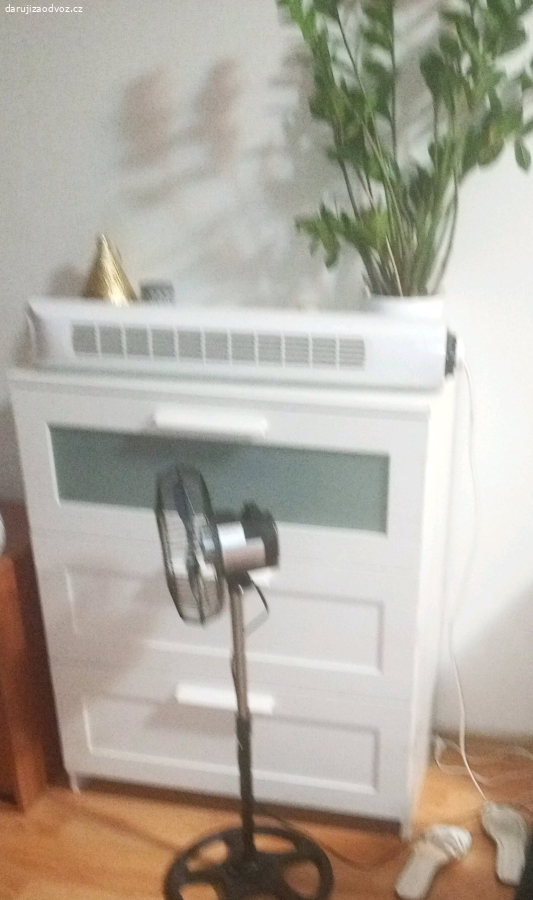 bílá komoda