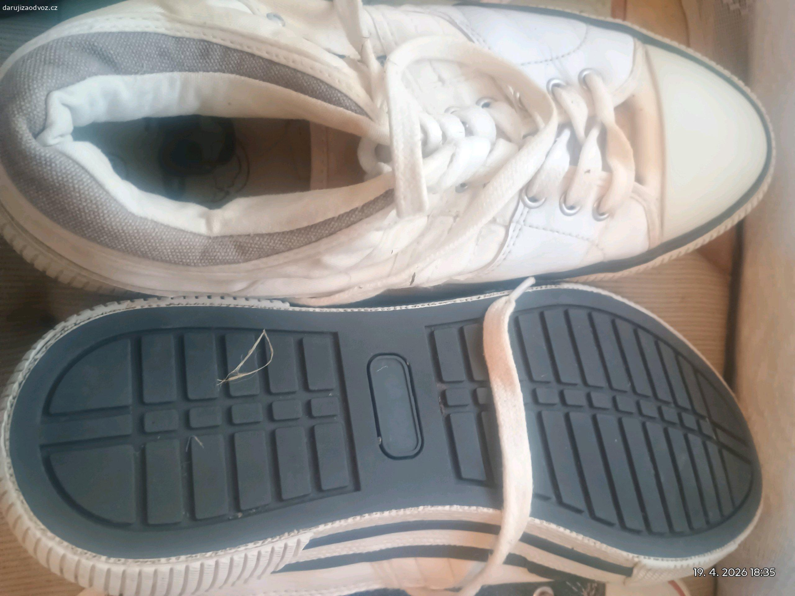 boty. boty pánské, černé dámské 39,
bílé tenisky 43
tenisky modré 40
sandály Rieker 40