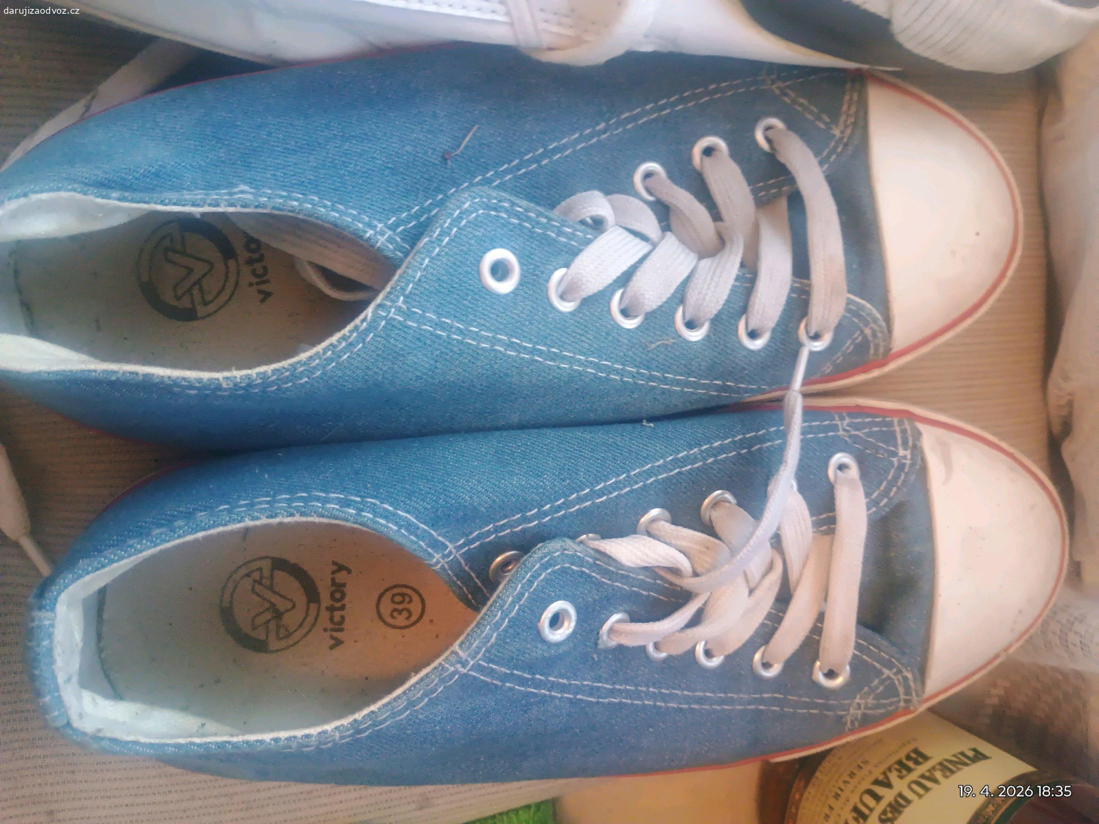 boty. boty pánské, černé dámské 39,
bílé tenisky 43
tenisky modré 40
sandály Rieker 40