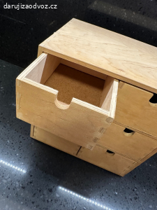 Box s šuplíčky