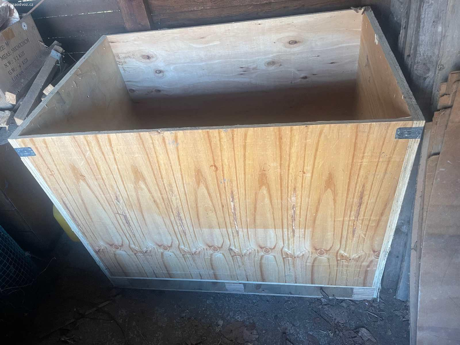 Dřevěná bedna např. na dřevo - 115 x 76 x 90 cm. Daruji nevyužitou dřevěnou bednu, kterou jsem měl na dřevo a třísky. Rozměry: délka 115 cm, šířka 76 cm a výška 90 cm. K vyzvednutí po předchozí domluvě u Zbečna na Rakovnicku (50 min od Prahy). NUTNÝ vlastní odvoz a odnos! Daruji další věci za ODVOZ viz. inzeráty!