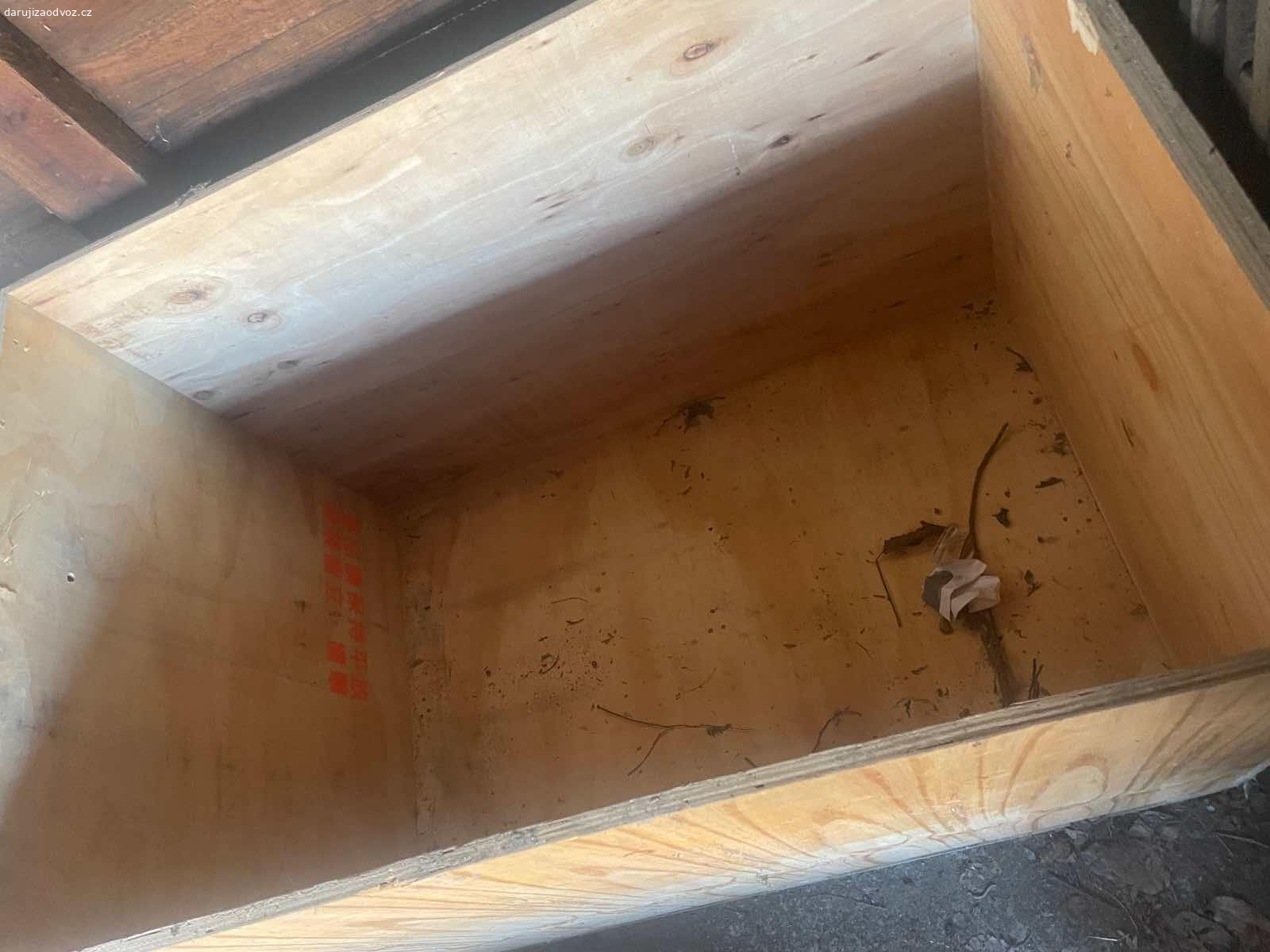 Dřevěná bedna např. na dřevo - 115 x 76 x 90 cm. Daruji nevyužitou dřevěnou bednu, kterou jsem měl na dřevo a třísky. Rozměry: délka 115 cm, šířka 76 cm a výška 90 cm. K vyzvednutí po předchozí domluvě u Zbečna na Rakovnicku (50 min od Prahy). NUTNÝ vlastní odvoz a odnos! Daruji další věci za ODVOZ viz. inzeráty!