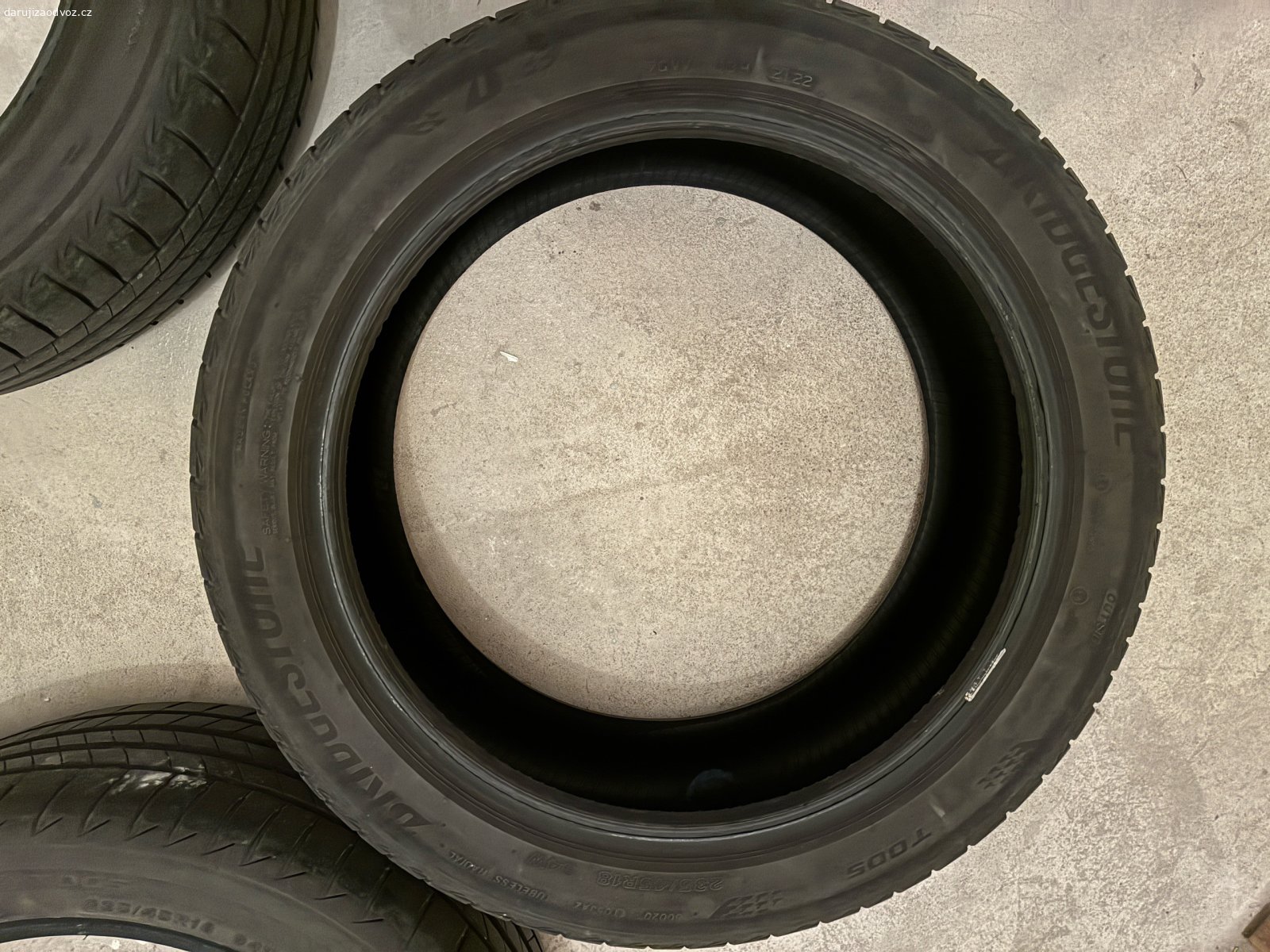 Bridgestone Turanza T005 235/45 R18. Daruji za odvoz 4x Bridgestone Turanza T005 235/45 R18 94W – 4 mm – DOT 2022
* dezén cca 4 mm

* DOT 2022

* letní

* všechny 4 stejného rozměru

* pneumatiky byly používané na vozidle

U jedné pneumatiky je na patce obvodová rýha/oděrka, vzniklá při špatném obouvání. Pneumatika byla následně normálně používána.

Odběr centrum Kladna.