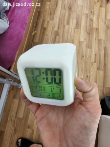 Budík měnící barvy
