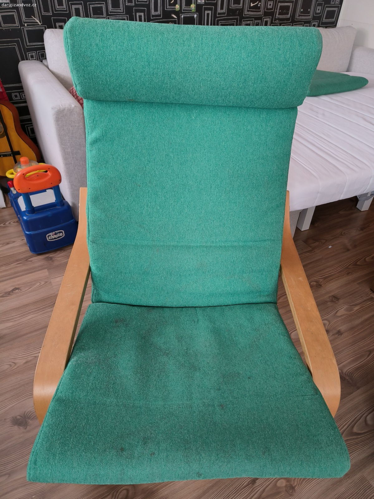 čalounění Ikea Poang. zelené čalounění křesla a podnožky IKEA Poang. potah je snímatelný, nutno vyprat. Bez křesla;) Čelákovice