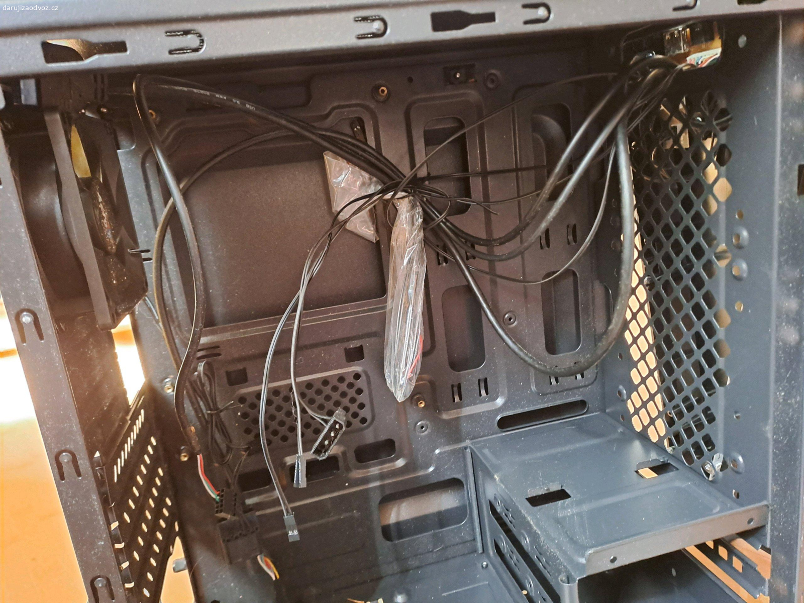 Case na PC Cylon Mini. Za odvoz a čokoládu značkový case na PC, novy, nepoužitý, jen pár let ležel v krabici. Osobní odběr Nusle. Pište sms/WhatsApp, maily nestíhám, díky.