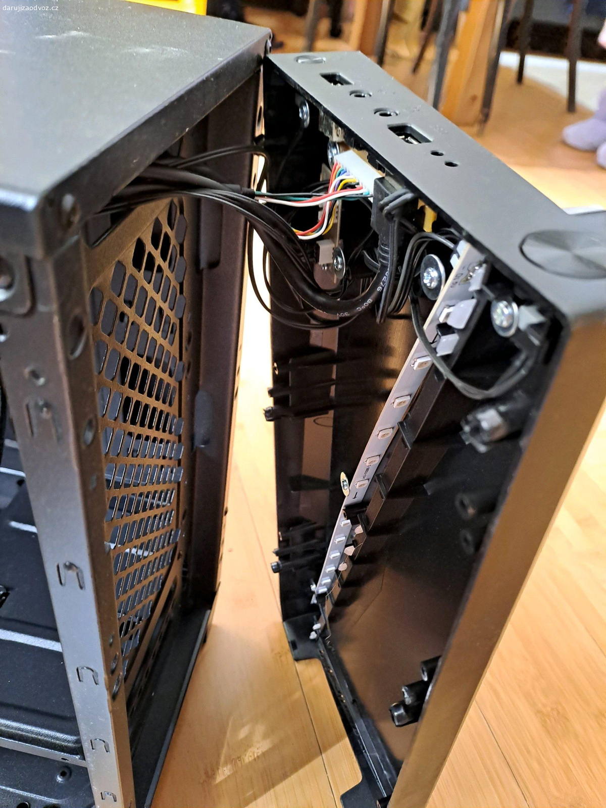 Case na PC Cylon Mini. Za odvoz a čokoládu značkový case na PC, novy, nepoužitý, jen pár let ležel v krabici. Osobní odběr Nusle. Pište sms/WhatsApp, maily nestíhám, díky.