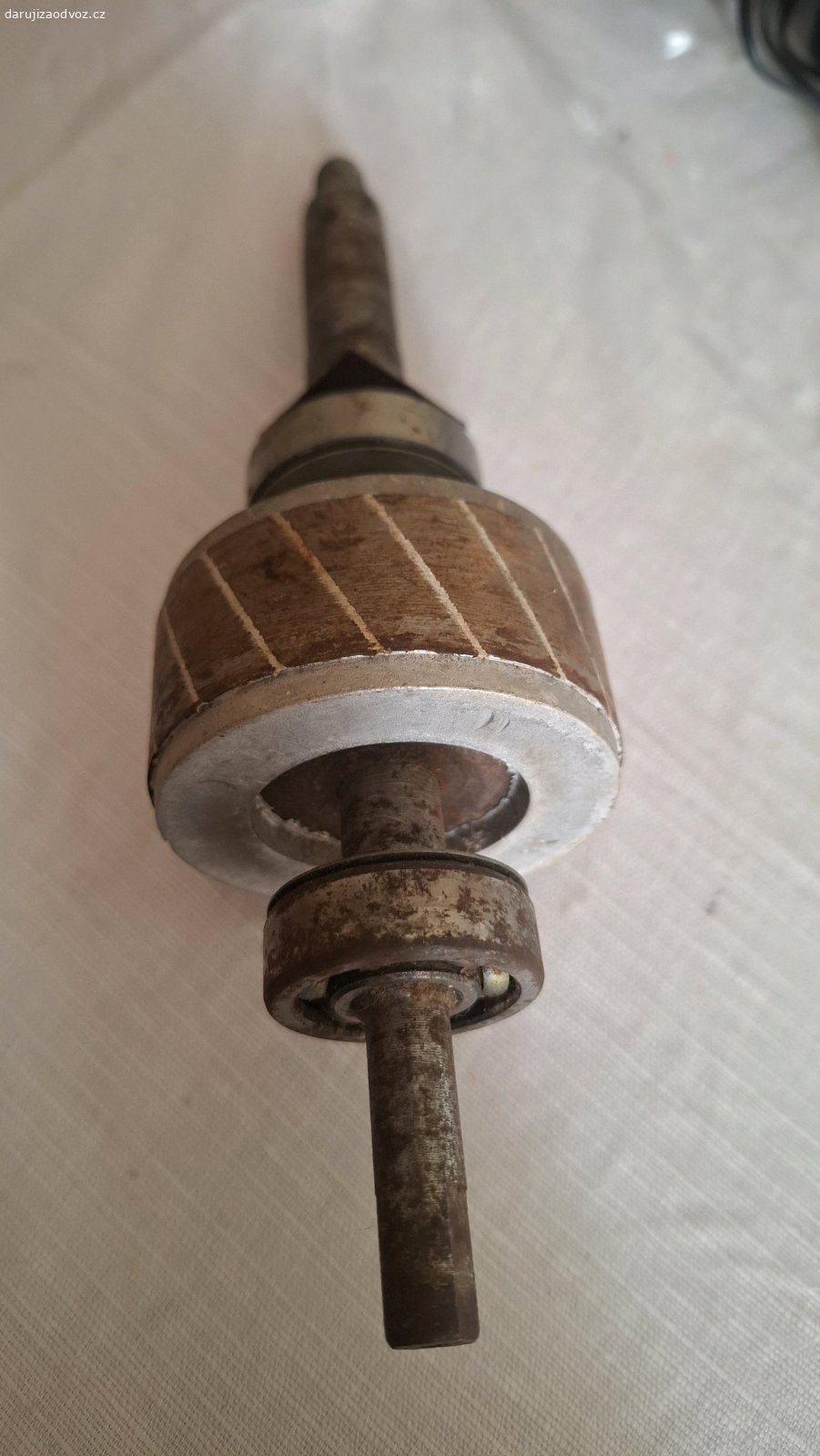 část elektromotoru. mohu poslat