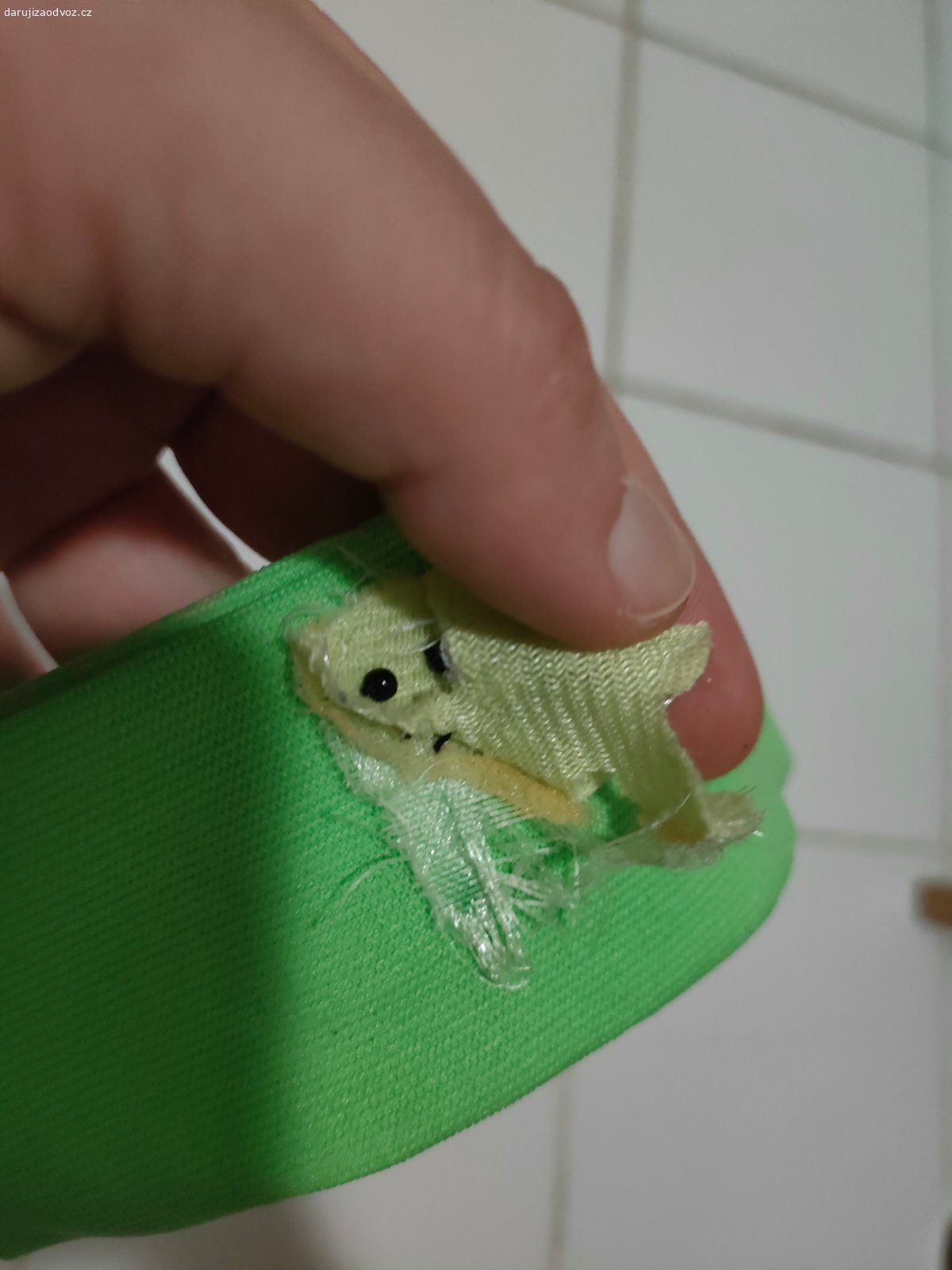 Čelenka pro miminka. Daruji za odvoz, bohužel se odlepuje. Lze spravit nebo dát něco jiného