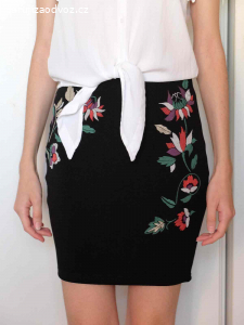 Černá romantická sukně s květinami, Amisu, vel. 36