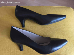 Černé kožené lodičky vel. 40