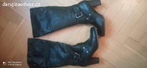 Černé koženkové kozačky vel.39